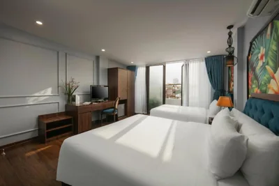 Driepersoonskamer met uitzicht op de stad — Elegance Premium Hotel